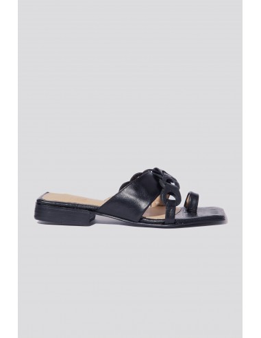 Río Toe Ring Thong Sandal in Black en ligne