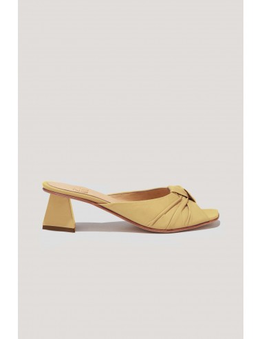 Greta Pleated Knot Heeled Mule in Manteca l'achat 