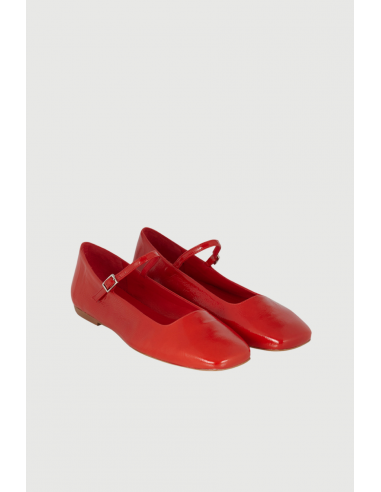 Julieta Mary Janes in Red Patent Leather les ligaments